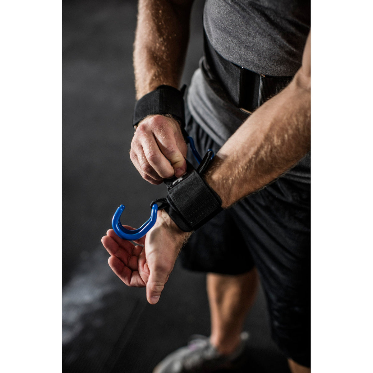 Harbinger Lifting Hooks tijdens deadlift