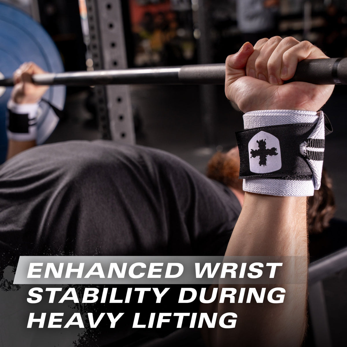 Harbinger Red Line Wrist Wraps aanleggen